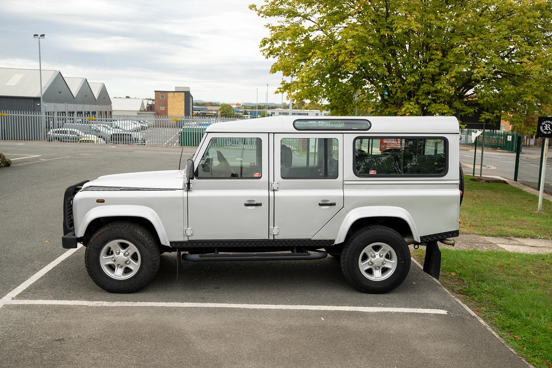2006 Land Rover Defender 110 - Image 12 of 31