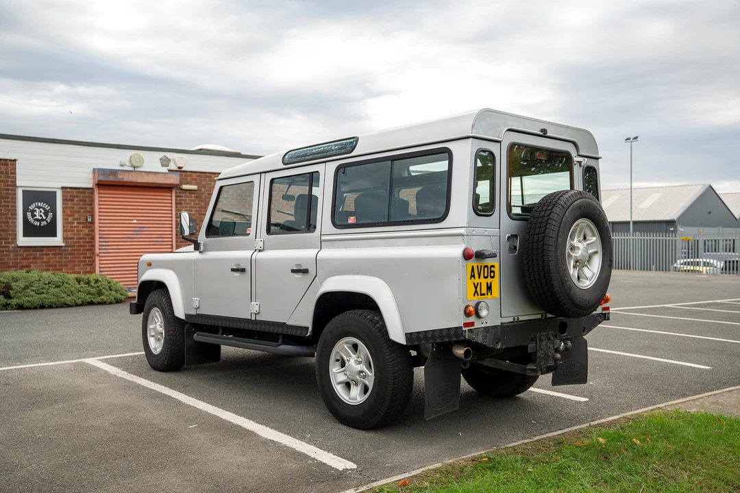 2006 Land Rover Defender 110 - Image 5 of 31