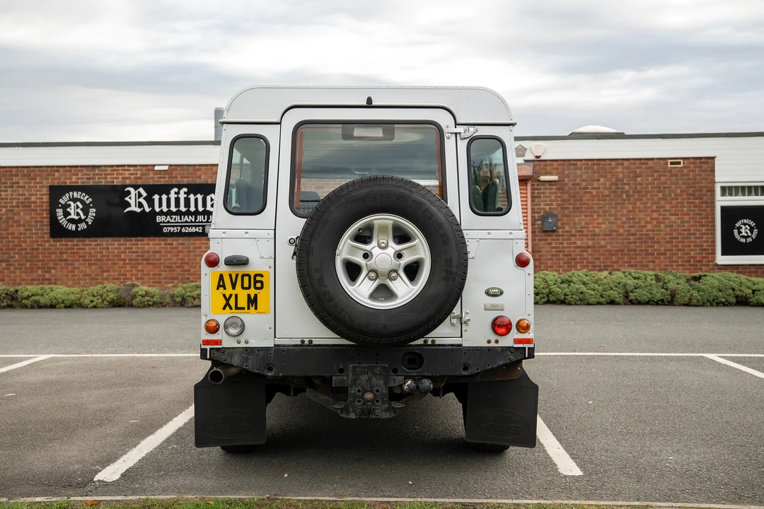 2006 Land Rover Defender 110 - Image 6 of 31