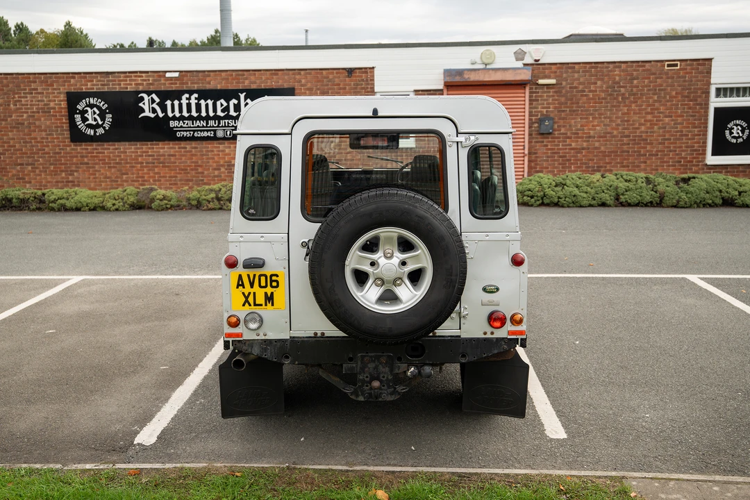 2006 Land Rover Defender 110 - Image 14 of 31