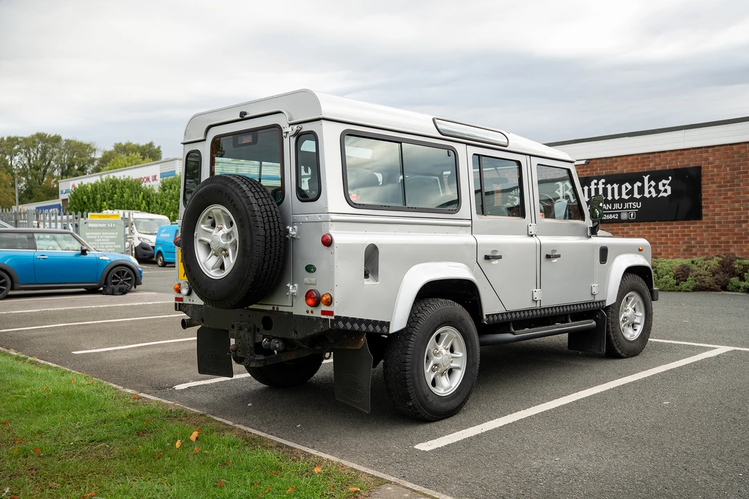 2006 Land Rover Defender 110 - Image 7 of 31
