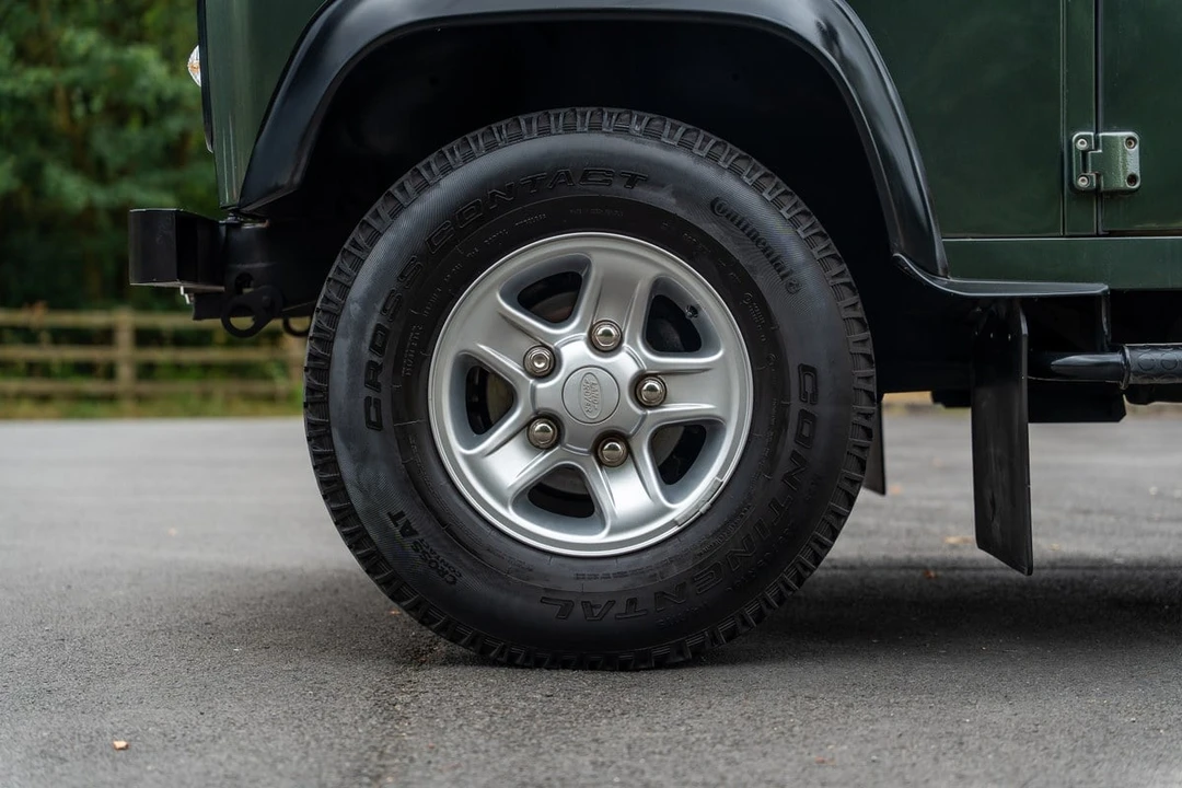 2006 Land Rover Defender 90 - Image 13 of 30