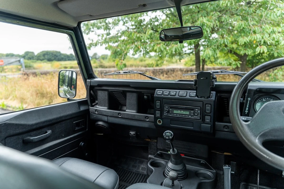 2006 Land Rover Defender 90 - Image 18 of 30