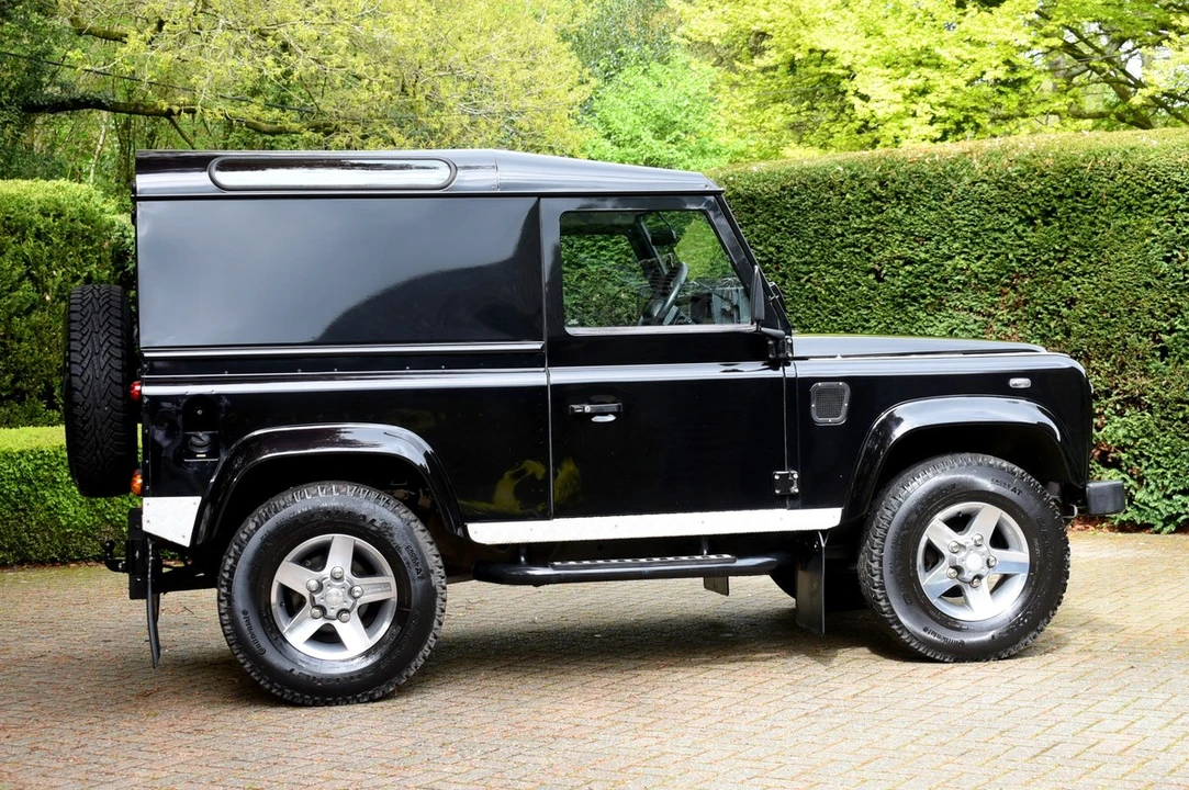 2006 Land Rover Defender 90 - Image 6 of 30