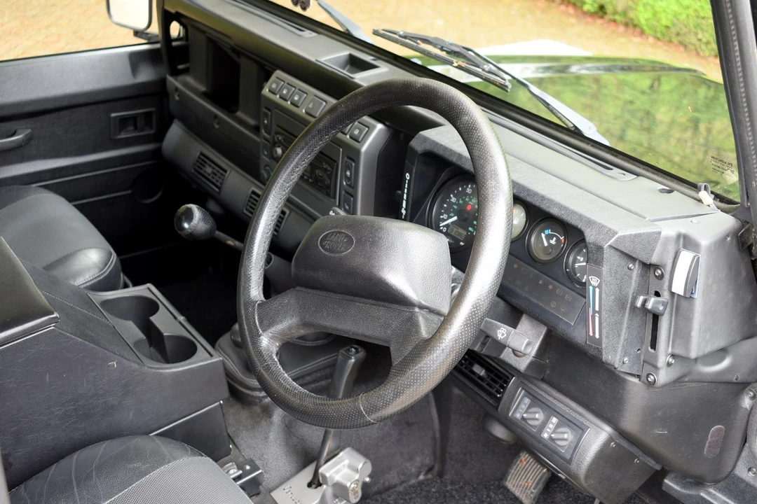 2006 Land Rover Defender 90 - Image 29 of 30