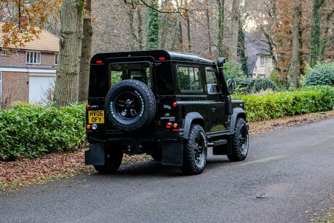 2006 Land Rover Defender 90 - Image 3 of 30