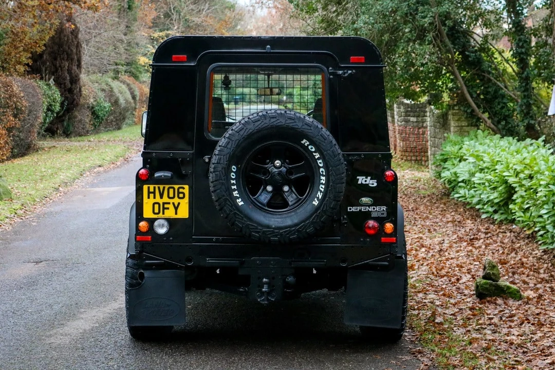 2006 Land Rover Defender 90 - Image 6 of 30