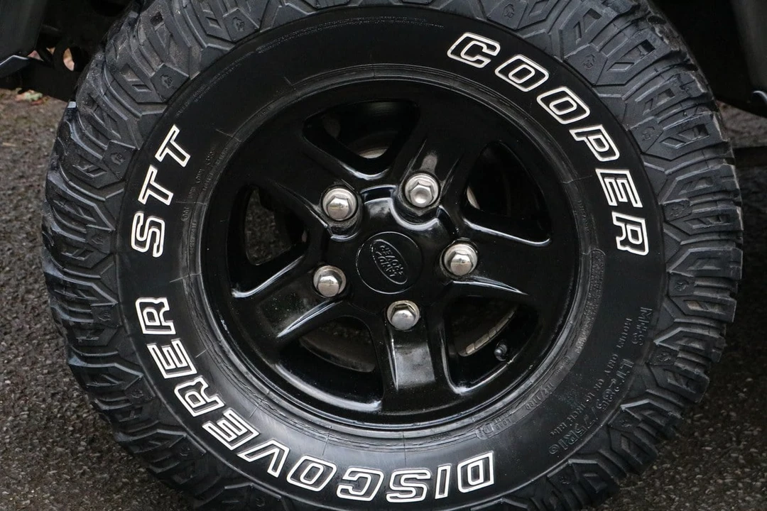 2006 Land Rover Defender 90 - Image 13 of 30