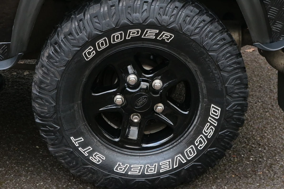 2006 Land Rover Defender 90 - Image 15 of 30