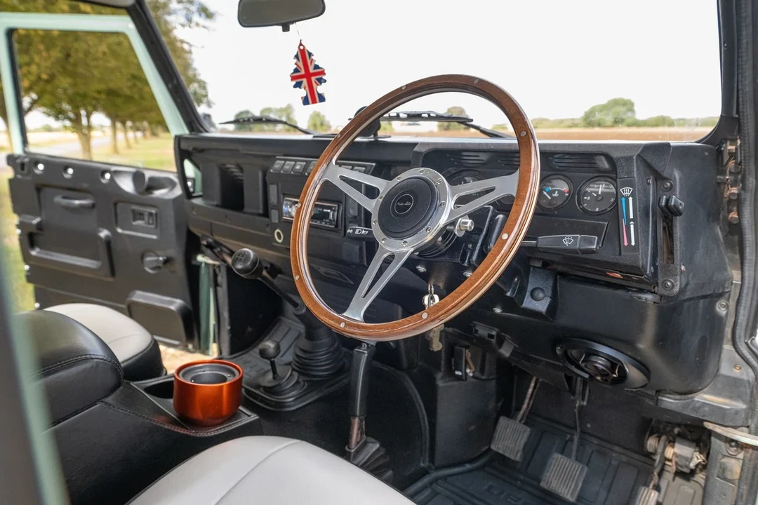 2006 Land Rover Defender 90 - Image 15 of 30