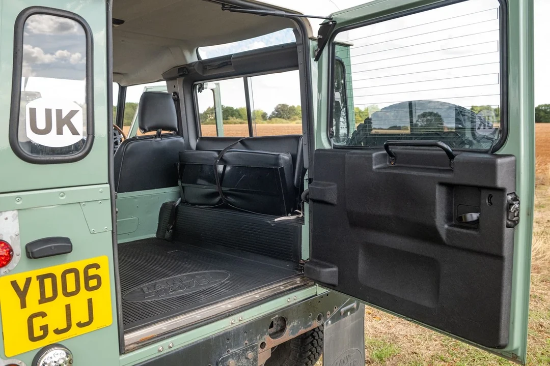 2006 Land Rover Defender 90 - Image 16 of 30