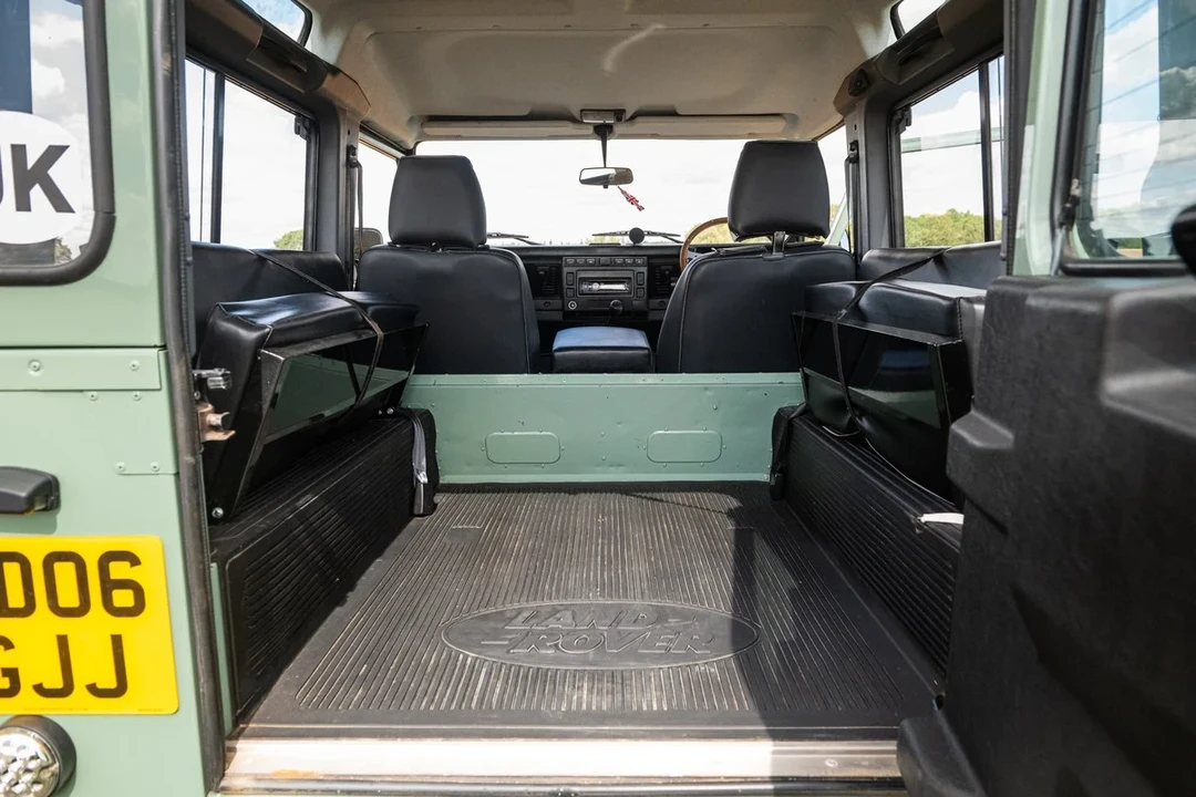 2006 Land Rover Defender 90 - Image 17 of 30