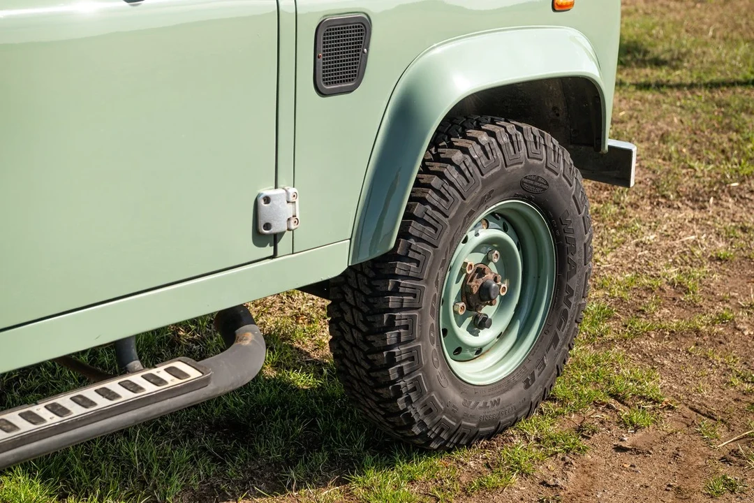 2006 Land Rover Defender 90 - Image 10 of 30
