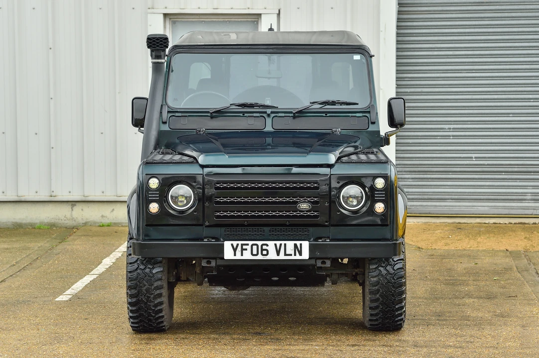 2006 Land Rover Defender 90 - Image 2 of 31