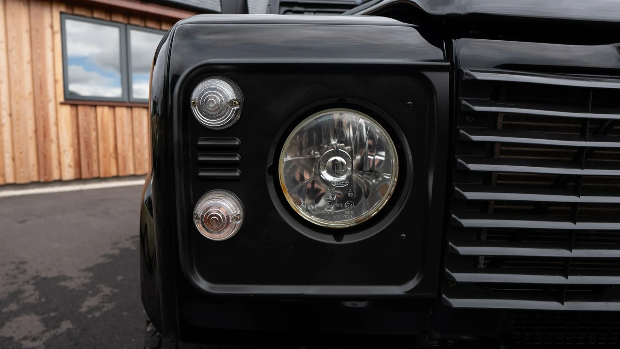 2006 Land Rover Defender 90 - Image 13 of 31
