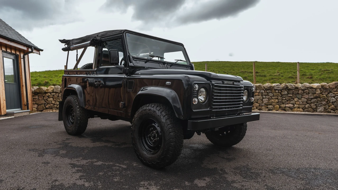 2006 Land Rover Defender 90 - Image 10 of 31
