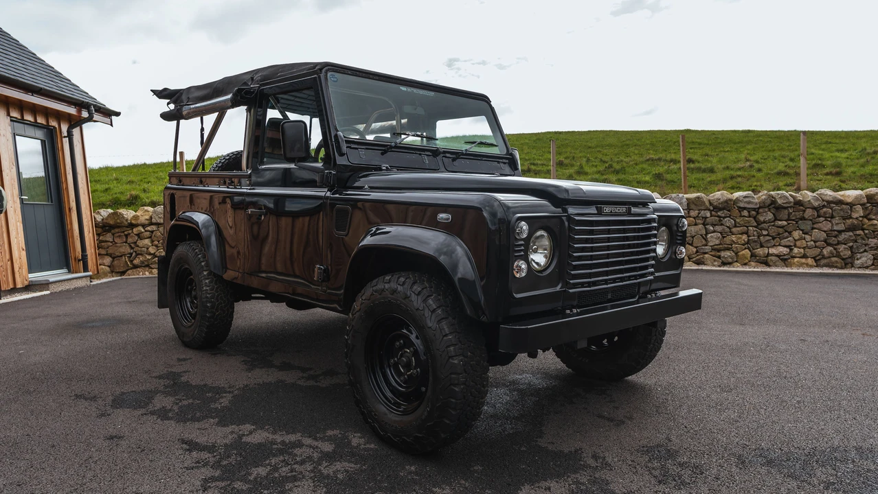 2006 Land Rover Defender 90 - Image 3 of 31