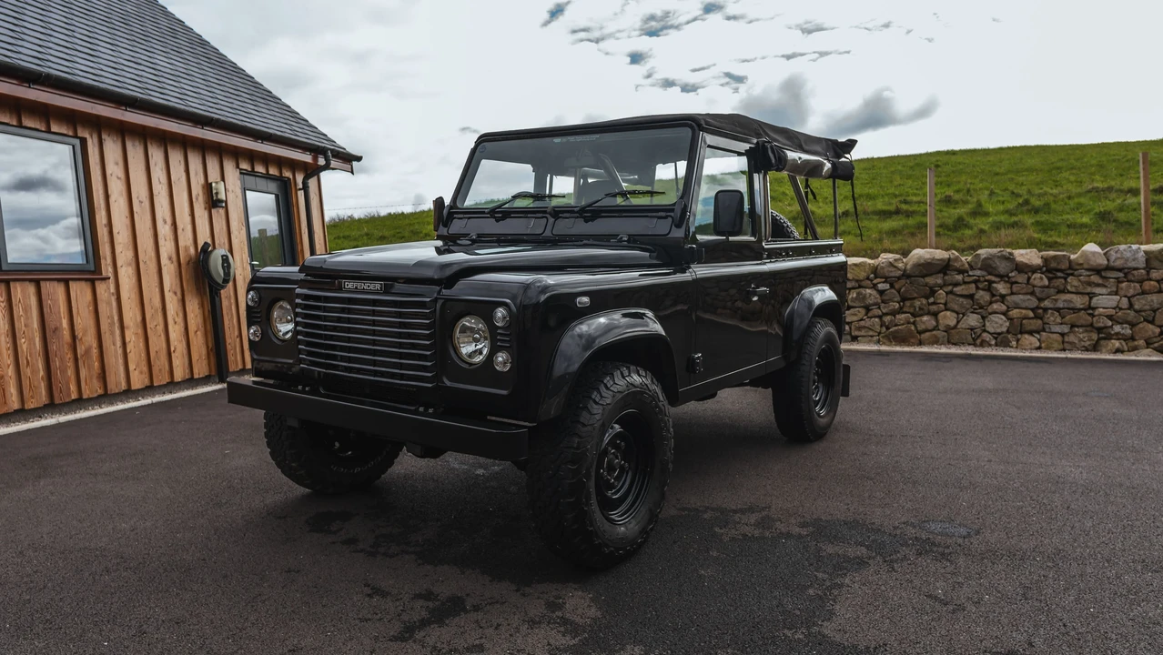 2006 Land Rover Defender 90 - Image 11 of 31