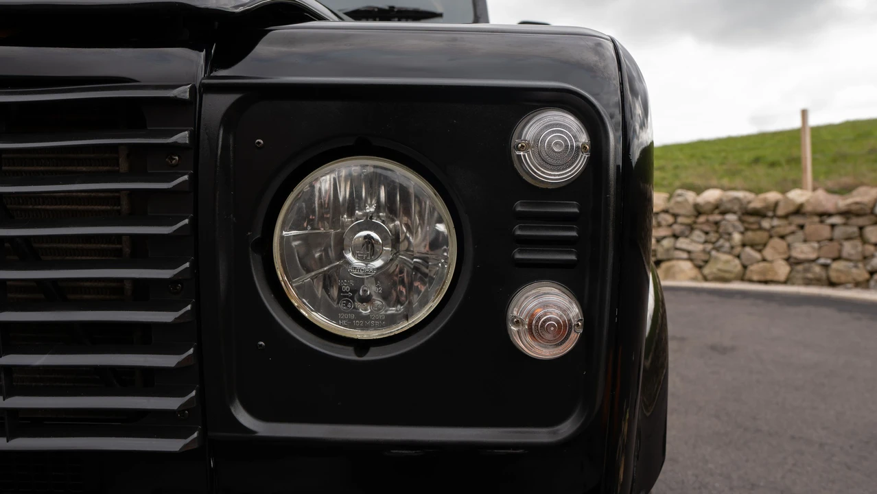 2006 Land Rover Defender 90 - Image 14 of 31