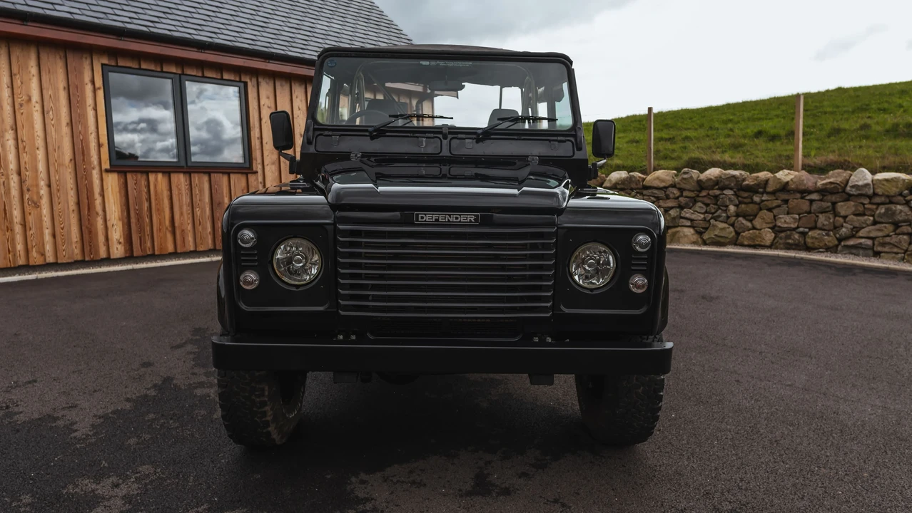 2006 Land Rover Defender 90 - Image 2 of 31