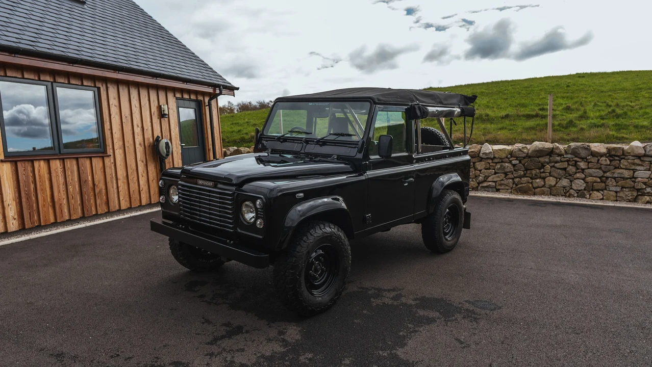 2006 Land Rover Defender 90 - Image 8 of 31