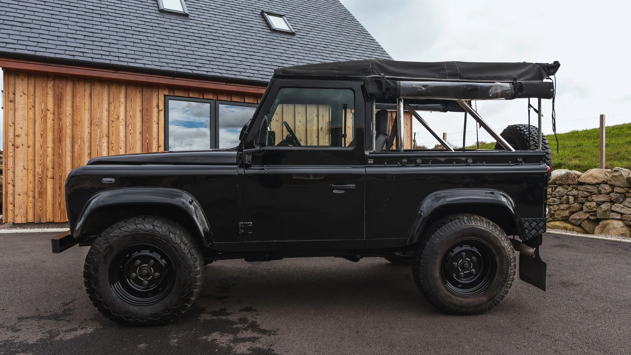 2006 Land Rover Defender 90 - Image 7 of 31