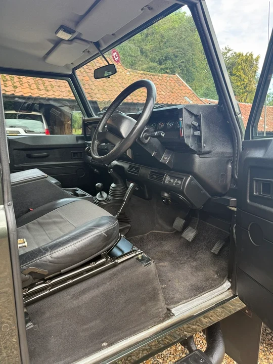 2006 Land Rover Defender 90 - Image 13 of 30