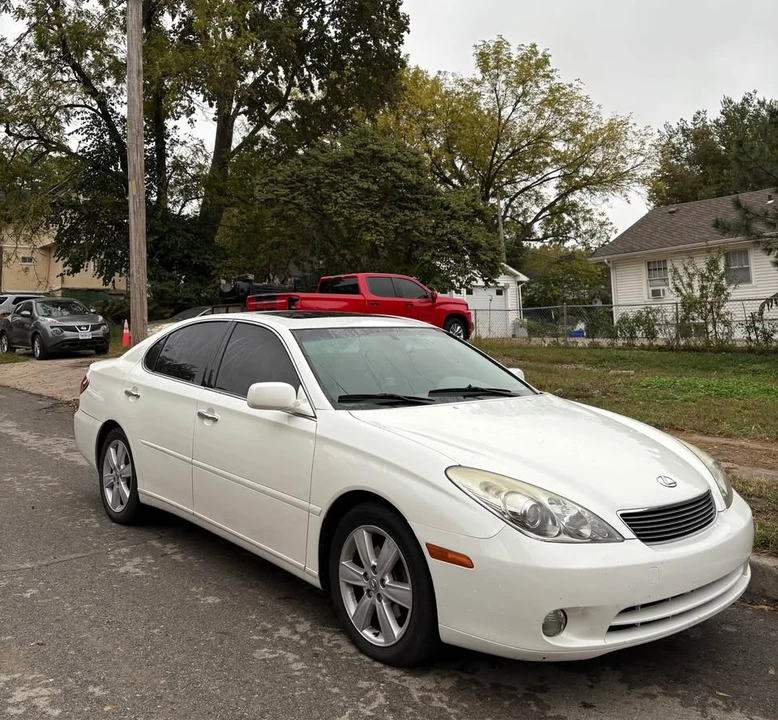 2006 Lexus ES 3rd Gen - Image 2 of 15