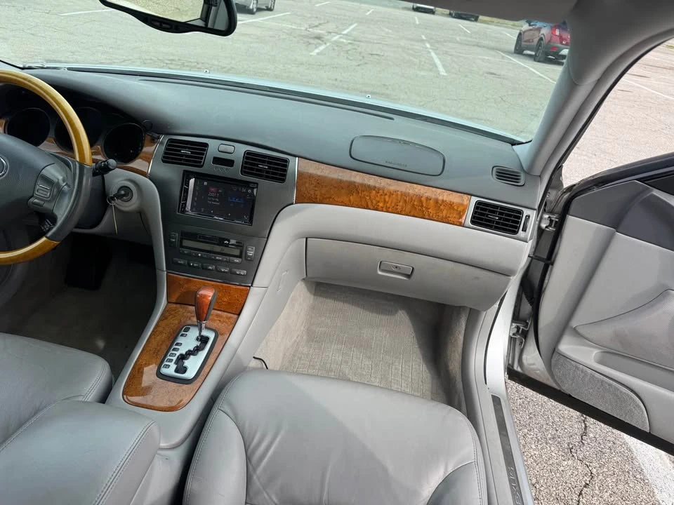 2006 Lexus ES 4th Gen - Image 13 of 16