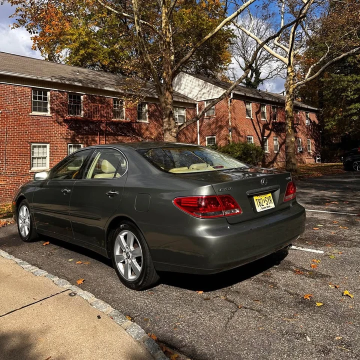 2006 Lexus ES 3rd Gen - Image 2 of 7