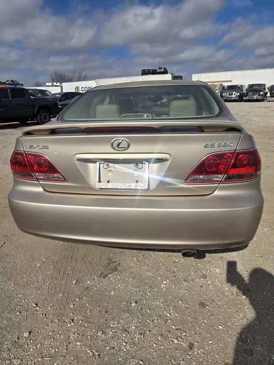 2006 Lexus ES 4th Gen - Image 4 of 10