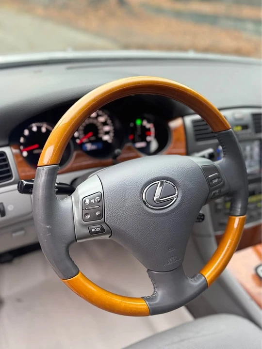 2006 Lexus ES 3rd Gen - Image 13 of 17