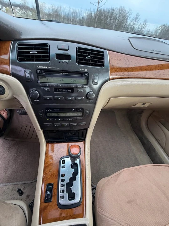2006 Lexus ES 4th Gen - Image 12 of 16