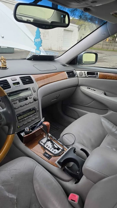2006 Lexus ES 4th Gen - Image 9 of 18