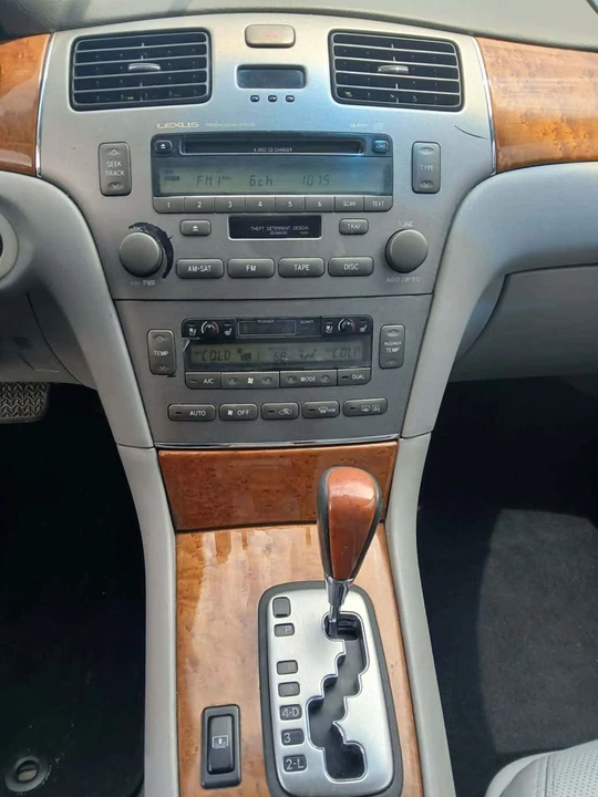 2006 Lexus ES 4th Gen - Image 9 of 12