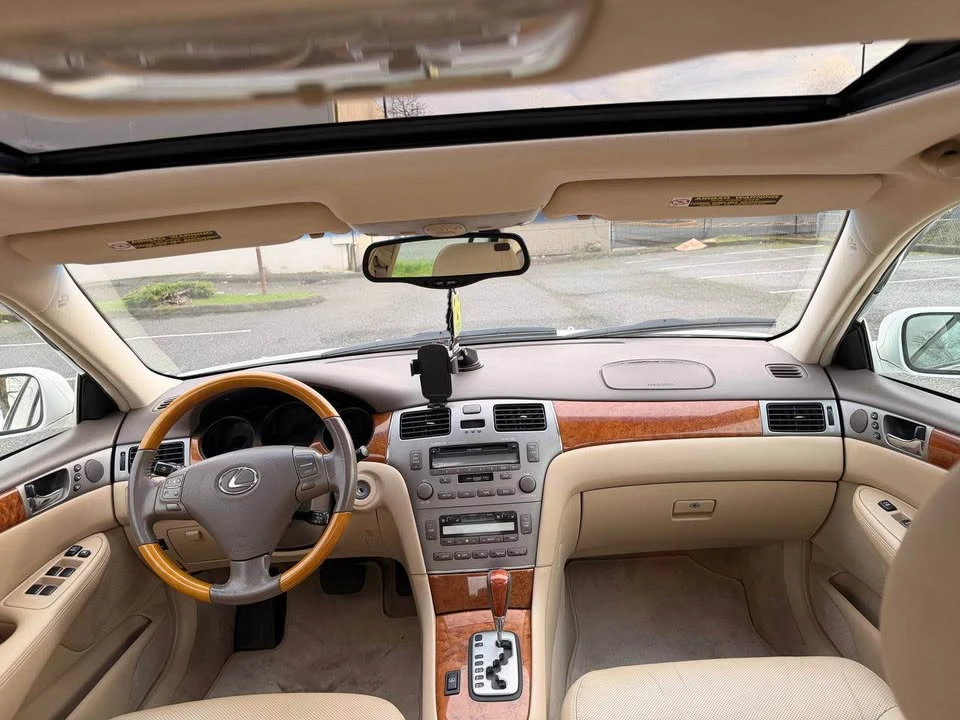 2006 Lexus ES 3rd Gen - Image 10 of 16