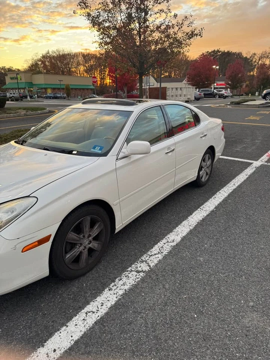 2006 Lexus ES 4th Gen - Image 2 of 11