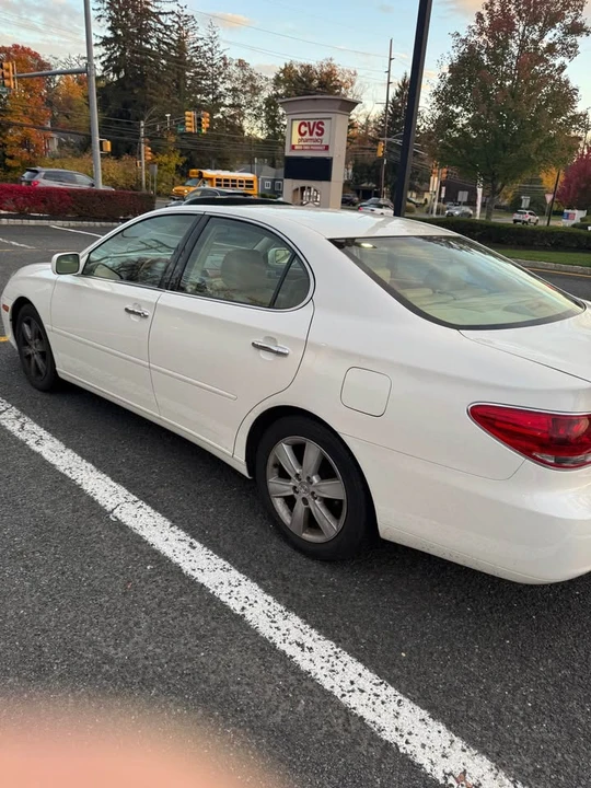 2006 Lexus ES 4th Gen - Image 5 of 11