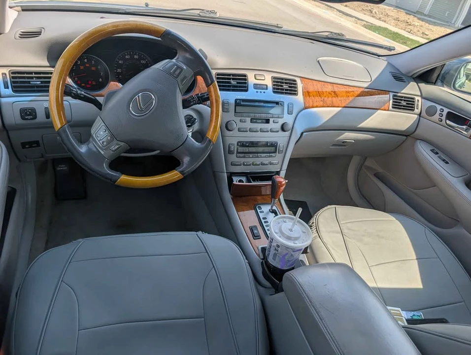 2006 Lexus ES 4th Gen - Image 9 of 12