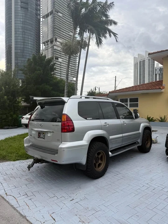 2006 Lexus GX 1st Gen - Image 3 of 8