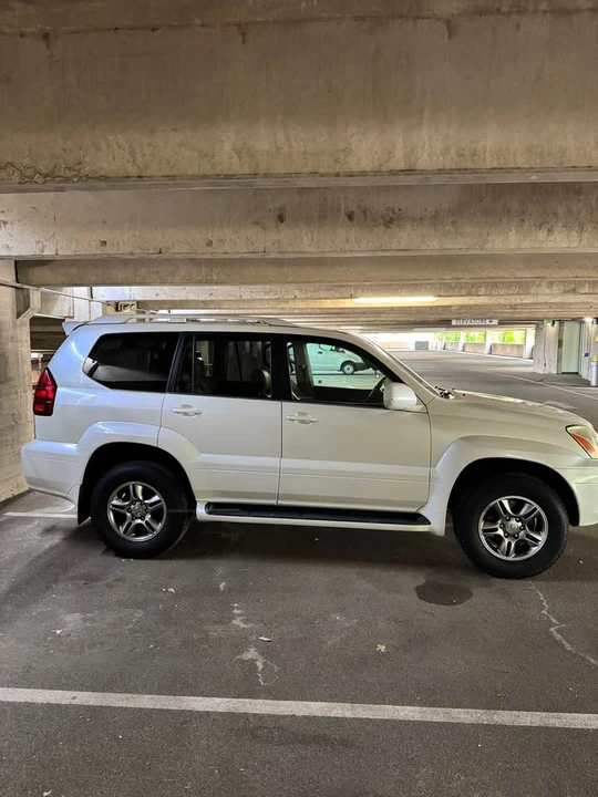 2006 Lexus GX 1st Gen - Image 4 of 8