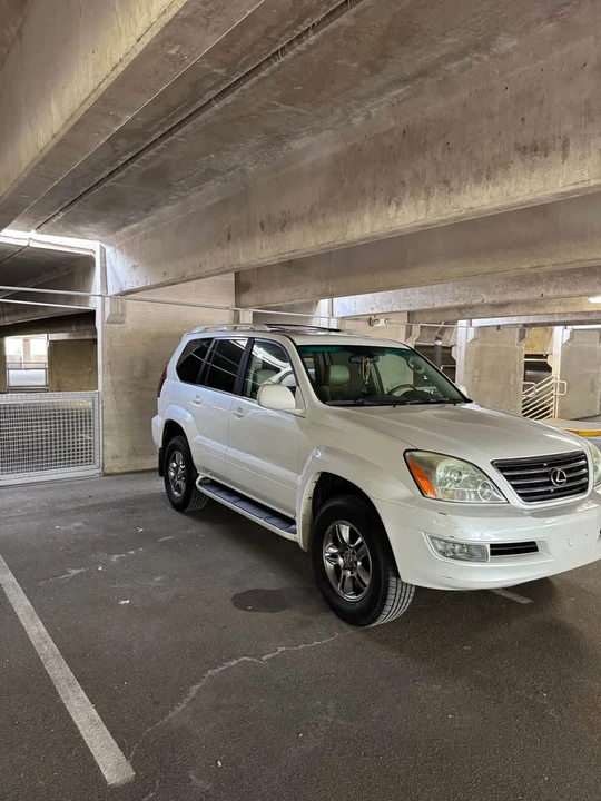 2006 Lexus GX 1st Gen - Image 3 of 8