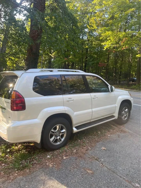 2006 Lexus GX 1st Gen - Image 2 of 10