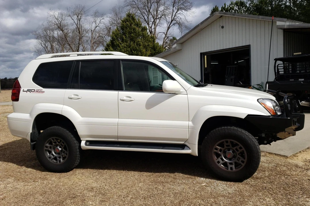 2006 Lexus GX 1st Gen - Image 3 of 31