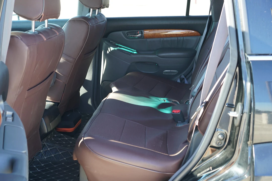 2006 Lexus GX 1st Gen - Image 26 of 31