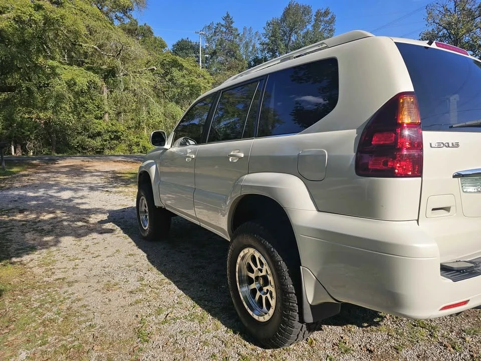 2006 Lexus GX 1st Gen - Image 3 of 16