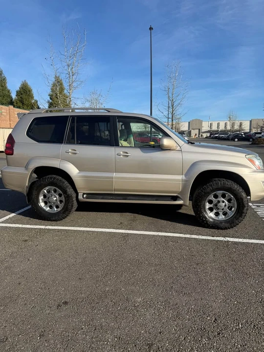2006 Lexus GX 2nd Gen - Image 2 of 17