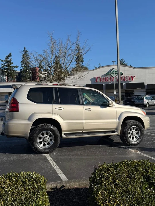 2006 Lexus GX 1st Gen - Image 5 of 18