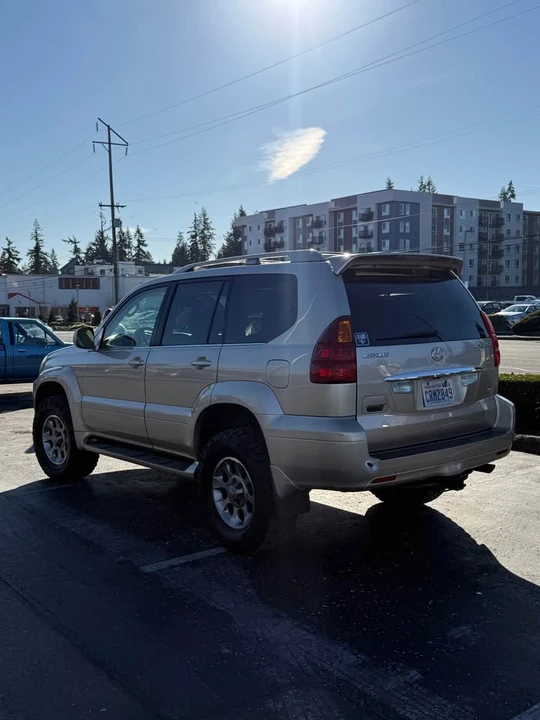 2006 Lexus GX 1st Gen - Image 3 of 18
