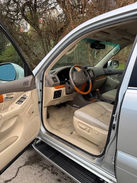 2006 Lexus GX 1st Gen - Image 4 of 9